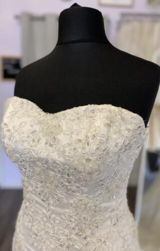 Maggie Sottero | Wedding Dress | Fit to Flare | C175