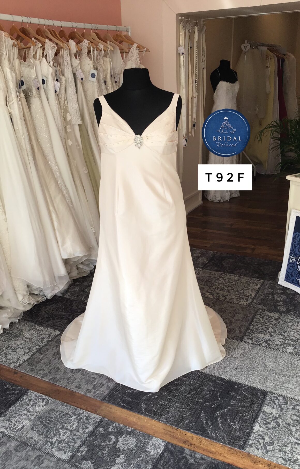 Madeline Isaac James | Wedding Dress | Aline | T92F