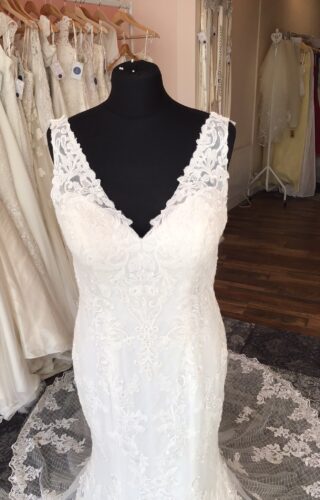 Venus | Wedding Dress | Fit to Flare | T94F
