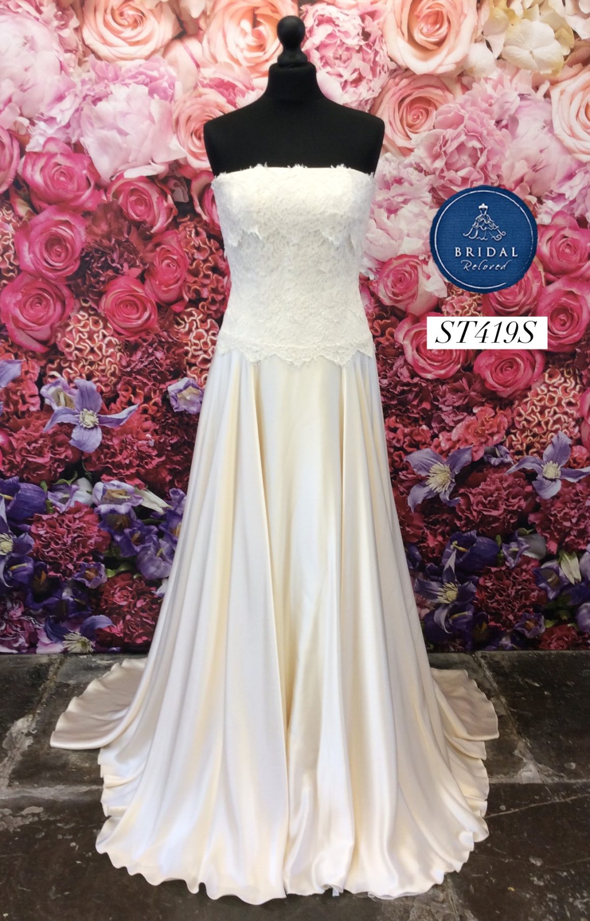 Stephanie Allin | Wedding Dress | Fit to Flare | ST419S