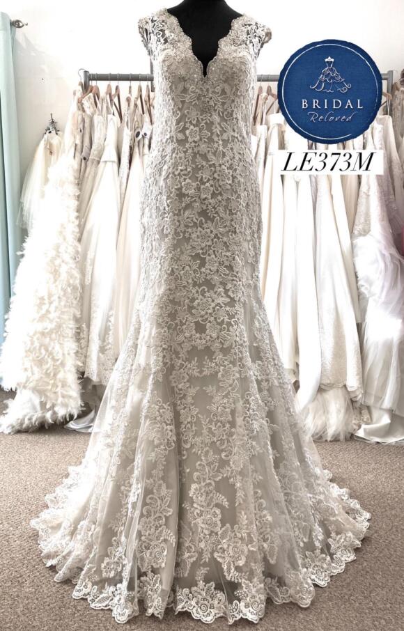 Allure | Wedding Dress | Fit to Flare | LE373M