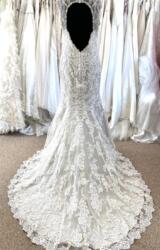 Allure | Wedding Dress | Fit to Flare | LE373M