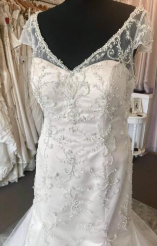 Veromia | Wedding Dress | Fit to Flare | B298M