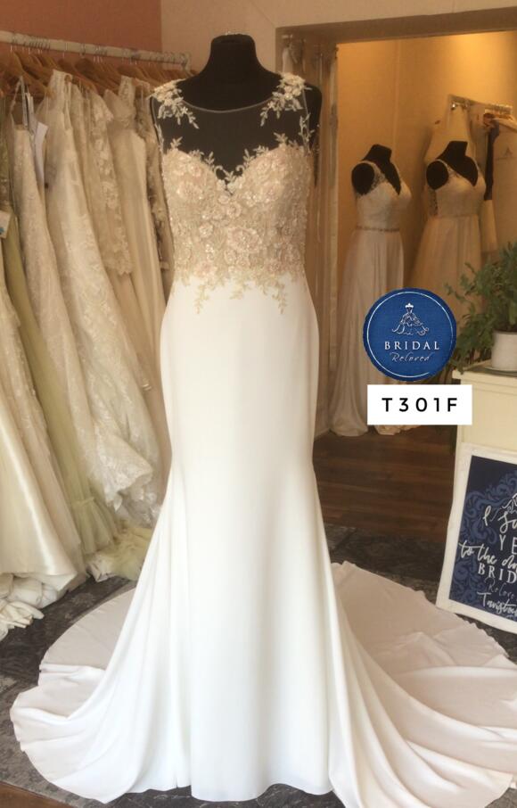 La Sposa | Wedding Dress | Fit to Flare | T301F