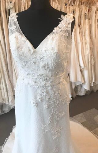 Hilary Morgan | Wedding Dress | Fit to Flare | B345M
