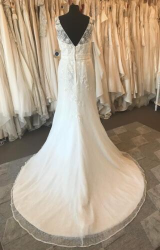 Hilary Morgan | Wedding Dress | Fit to Flare | B345M