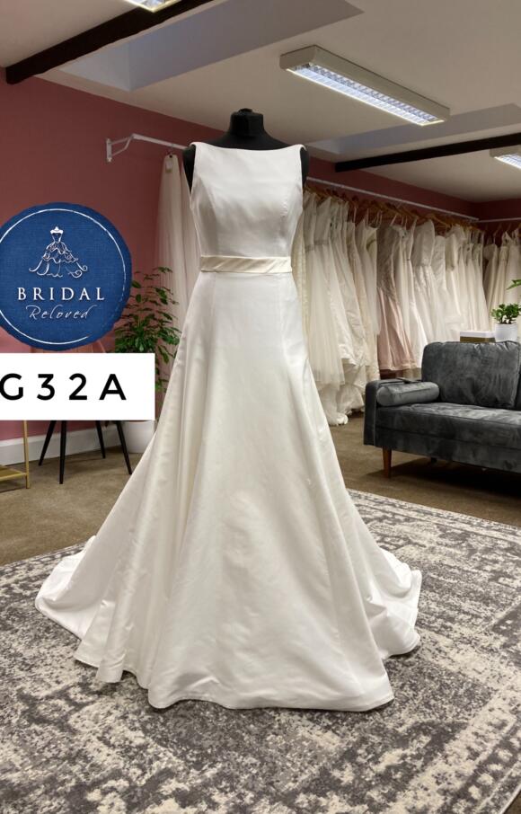 Sassi Holford | Wedding Dress | Fit to Flare | G32A
