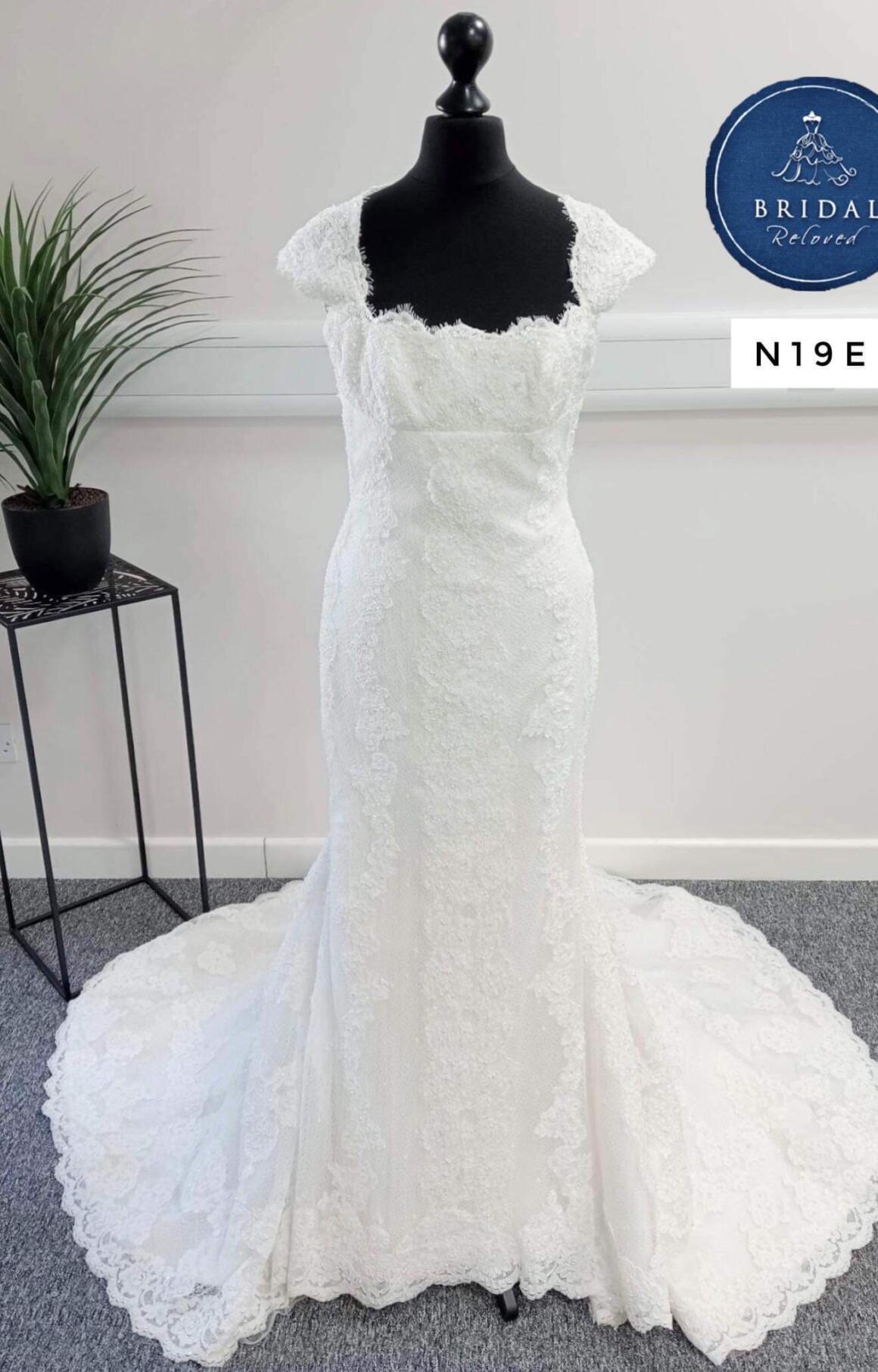 Pronovias | Wedding Dress | Fit to Flare | N19E
