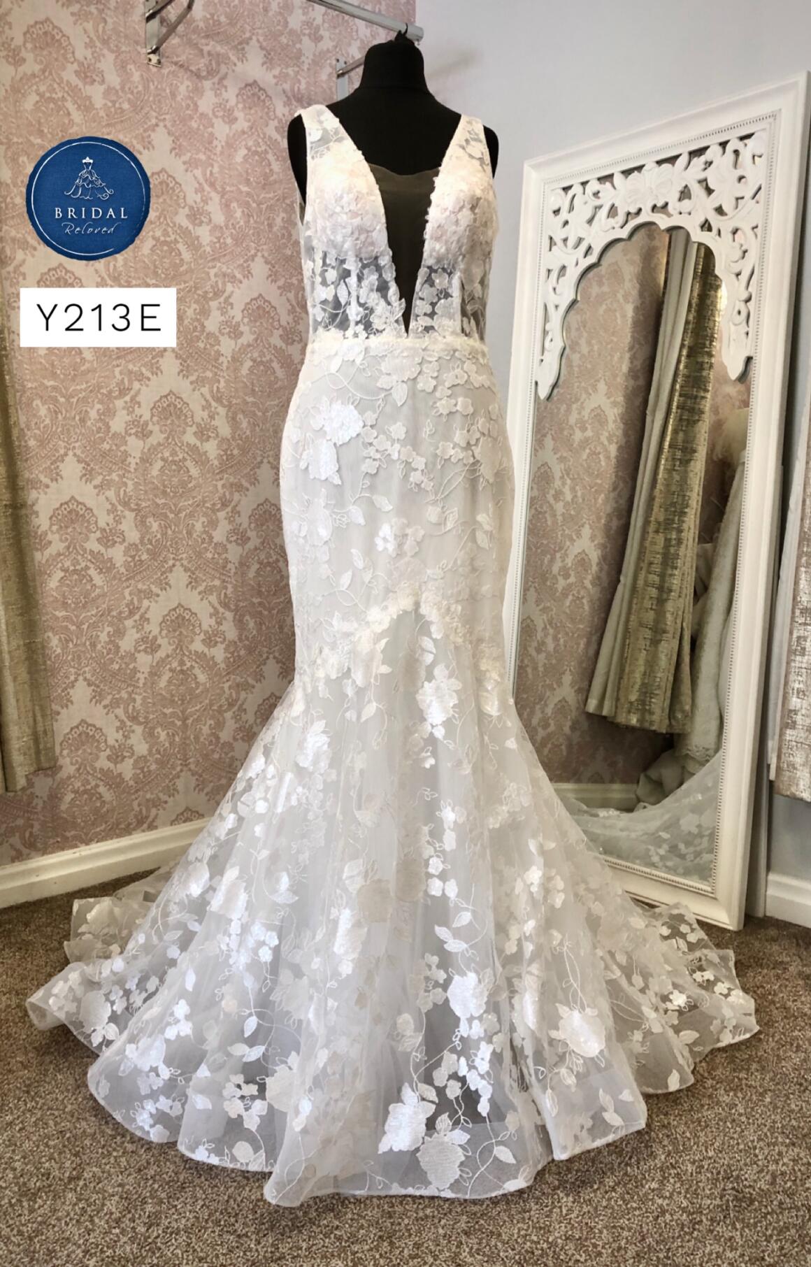 Lace fishtail wedding dress & buttoned back | Elite Bridal