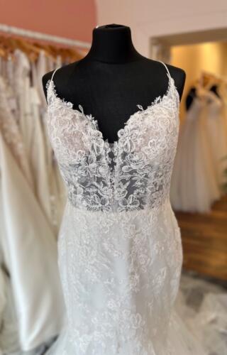 Enzoani | Wedding Dress | Fit to Flare | T438F