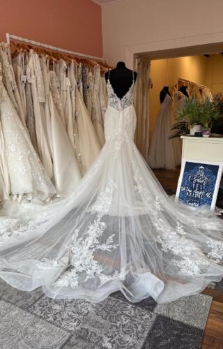 Enzoani | Wedding Dress | Fit to Flare | T438F