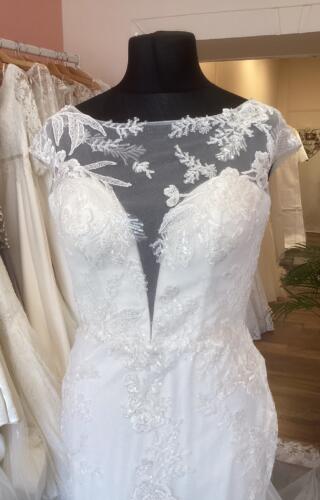 Madi Lane | Wedding Dress | Fit To Flare | T445F