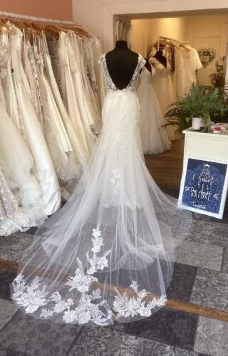 Madi Lane | Wedding Dress | Fit To Flare | T445F