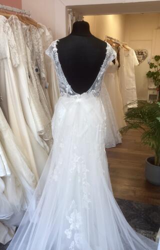 Madi Lane | Wedding Dress | Fit To Flare | T445F