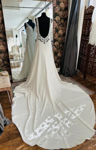 Dando | Wedding Dress | Column | WN444D