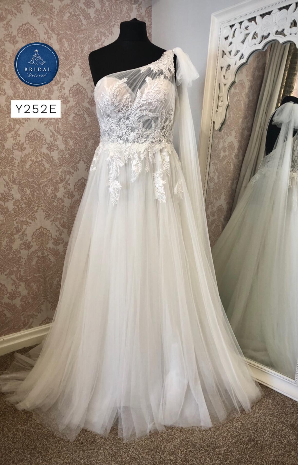 Rebecca Ingram | Wedding Dress | A Line | Y252E