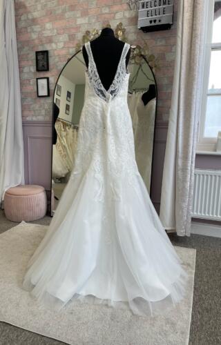 Tiffany | Wedding Dress | Fit To Flare | D1626K