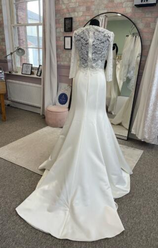 Exclusive Bridal | Wedding Dress | Fit To Flare | D1684K