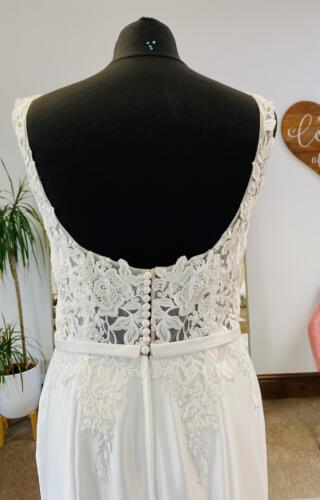 Pure Bridal | Wedding Dress | Fit To Flare | G175A