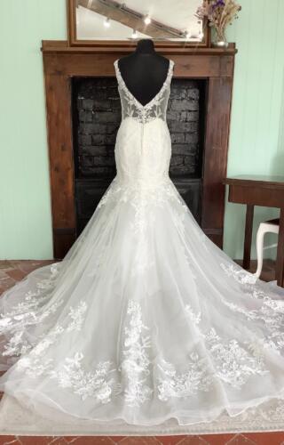Sincerity | Wedding Dress | Fit To Flare | SH557S