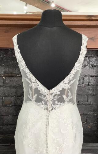 Sincerity | Wedding Dress | Fit To Flare | SH557S