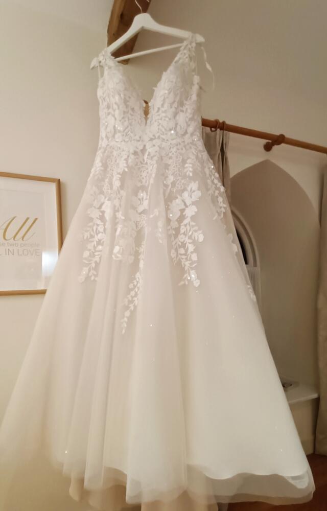 Allure | Wedding Dress | A Line | C7571