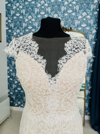 Suzanne Neville | Wedding Dress | Fit To Flare | CF68B