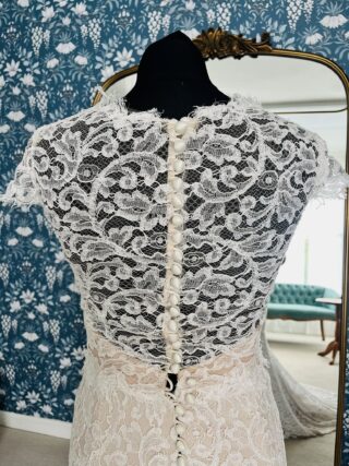 Suzanne Neville | Wedding Dress | Fit To Flare | CF68B