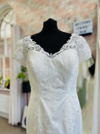 Charlotte Balbier | Wedding Dress | Fit To Flare | D1268K
