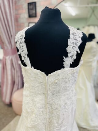 Unforgettable | Wedding Dress | Fit To Flare | D1988K