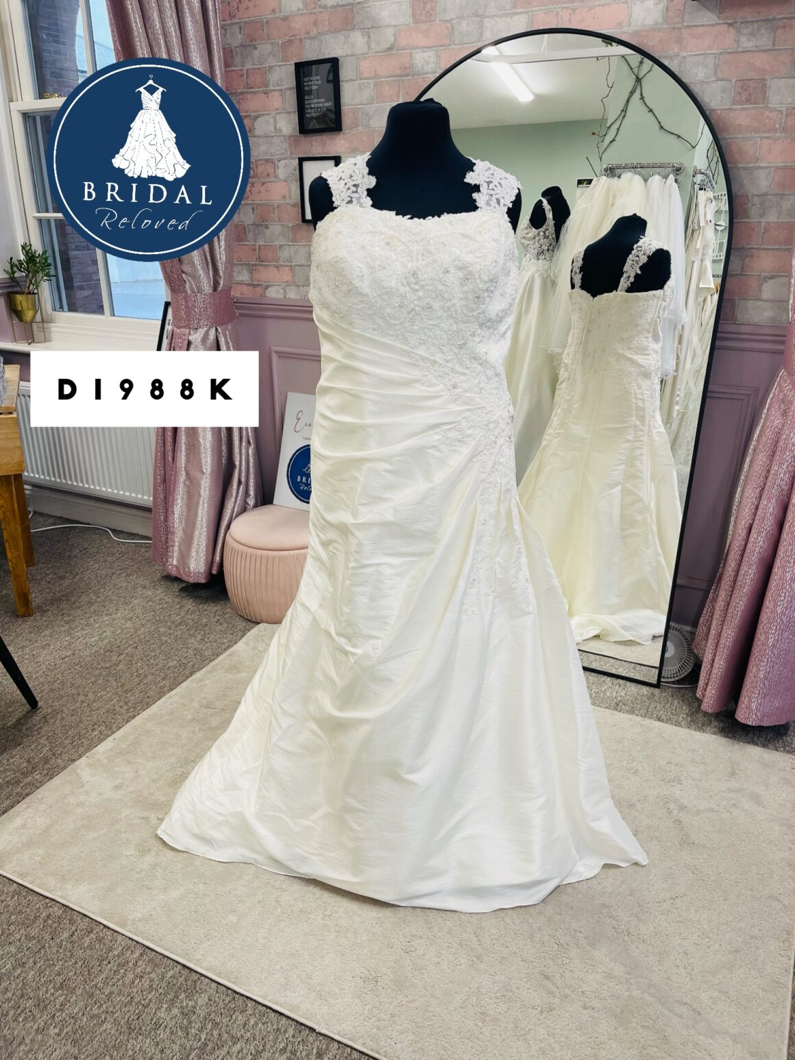 Unforgettable | Wedding Dress | Fit To Flare | D1988K