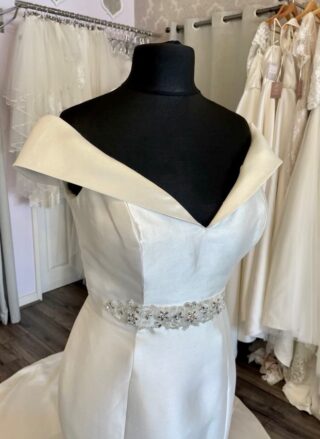 Rebecca Ingram | Wedding Dress | Fit To Flare | C396JL