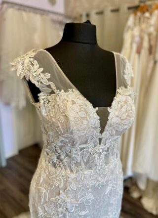 Jennifer Wren | Wedding Dress | Fit To Flare | C399JL