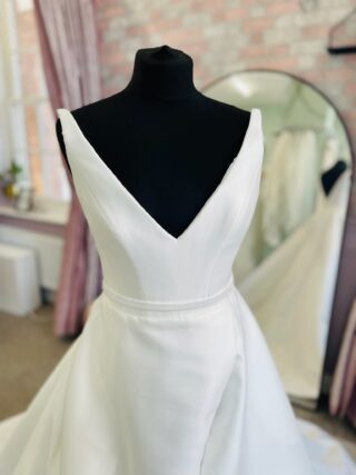 Suzanne Neville | Wedding Dress | A Line | D2021K