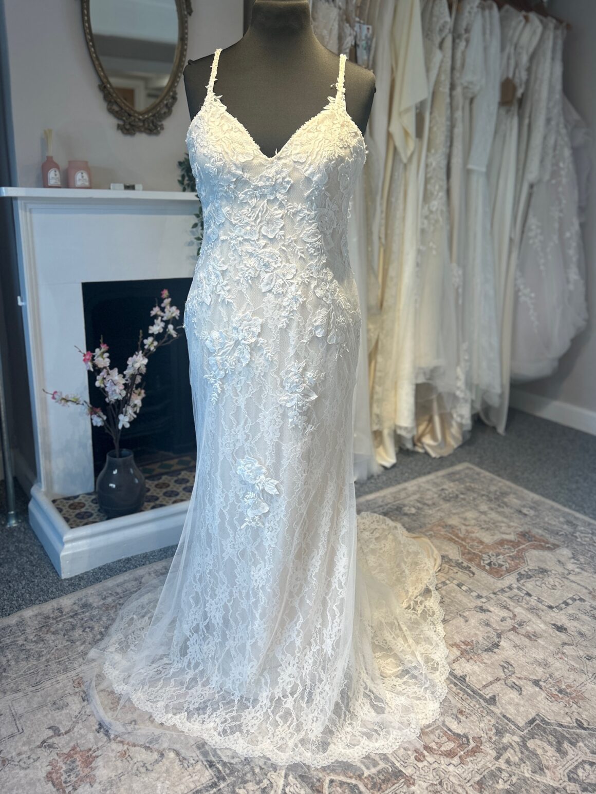 Romantica | Wedding Dress | Fit To Flare | 82NA1743