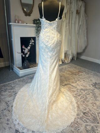 Romantica | Wedding Dress | Fit To Flare | 82NA1743