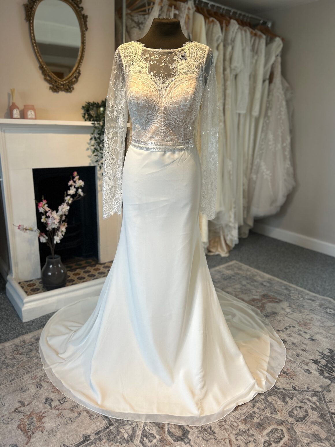 Angela Bianca | Wedding Dress | Fit To Flare | 1030
