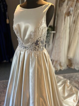 White Rose | Wedding Dress | A Line