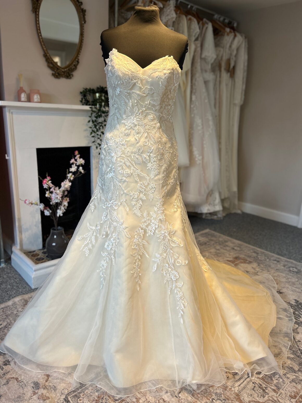 Romantica | Wedding Dress | Fit To Flare | 00310