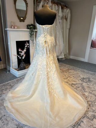 Romantica | Wedding Dress | Fit To Flare | 00310