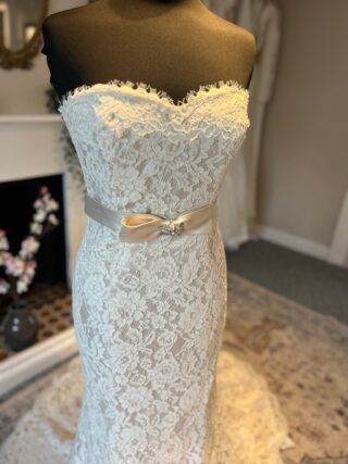 White Rose | Wedding Dress | Fit To Flare | R704