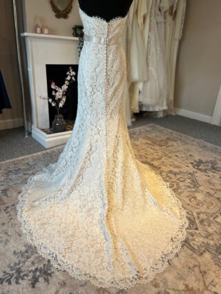 White Rose | Wedding Dress | Fit To Flare | R704