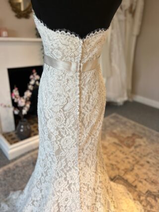 White Rose | Wedding Dress | Fit To Flare | R704