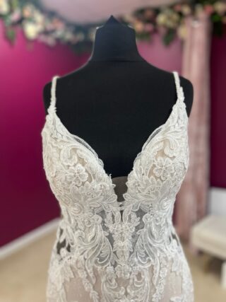 Enzoani | Wedding Dress | Fit To Flare | FLB10N
