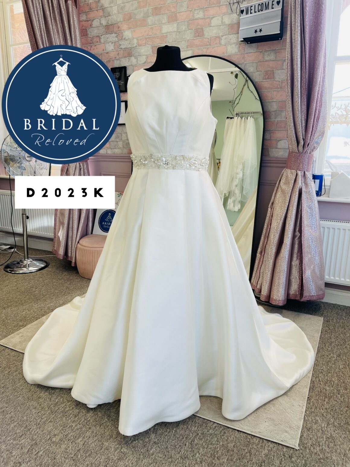 Tom Flowers | Wedding Dress | A Line | D2023K