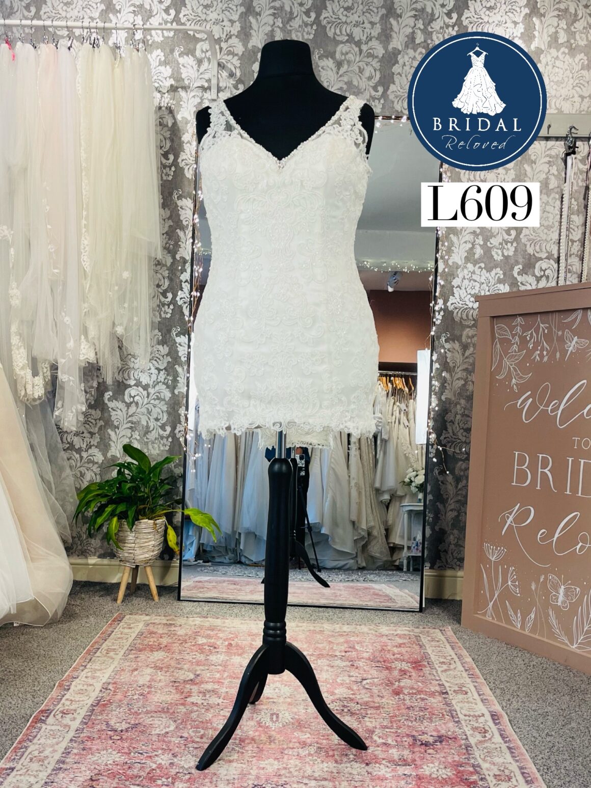 Something Reloved by Meg | Wedding Dress | Mini | L609