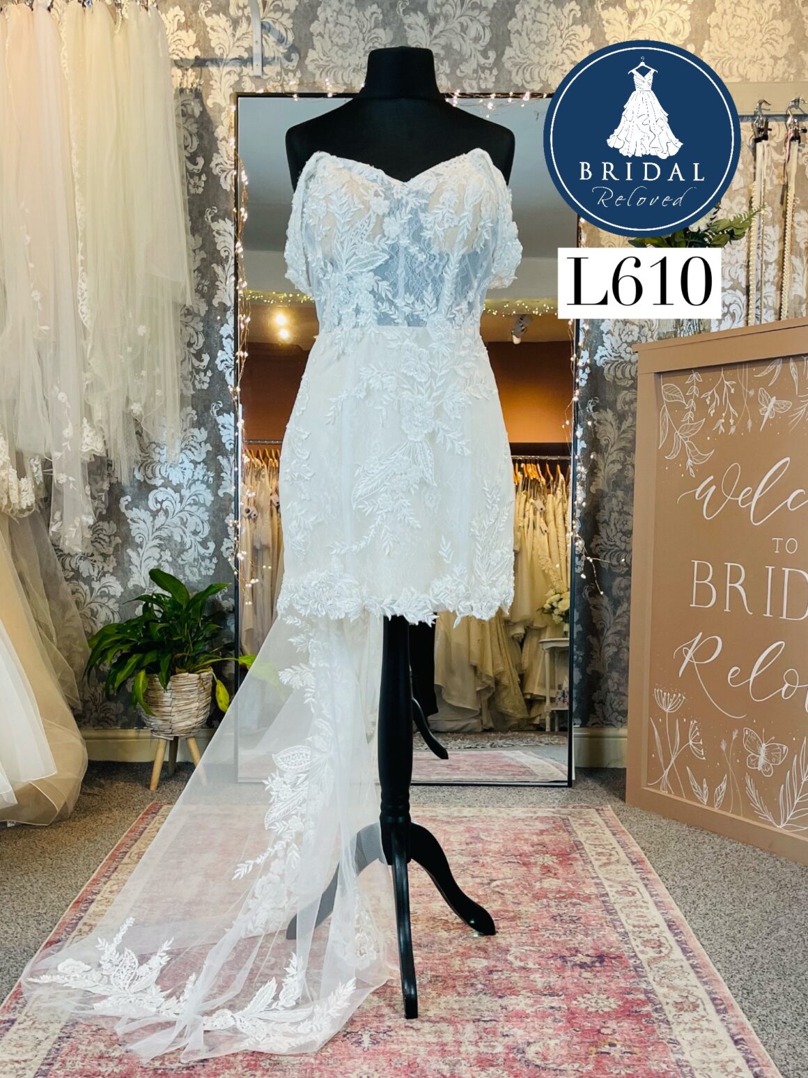Something Reloved by Meg | Wedding Dress | Mini | L610