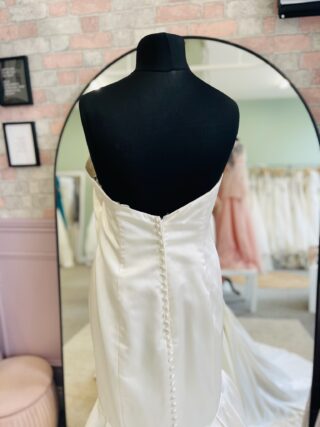 Alfred Angelo | Wedding Dress | Fit To Flare | D2101KG