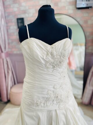 Benjamin Roberts | Wedding Dress | Fit To Flare | D2103KG