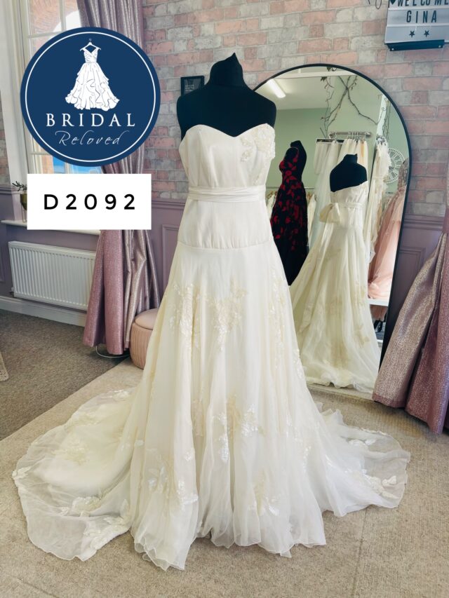 Stephanie Allin | Wedding Dress | A Line | D2092